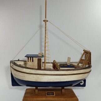 replica barco arrastrero de pesca