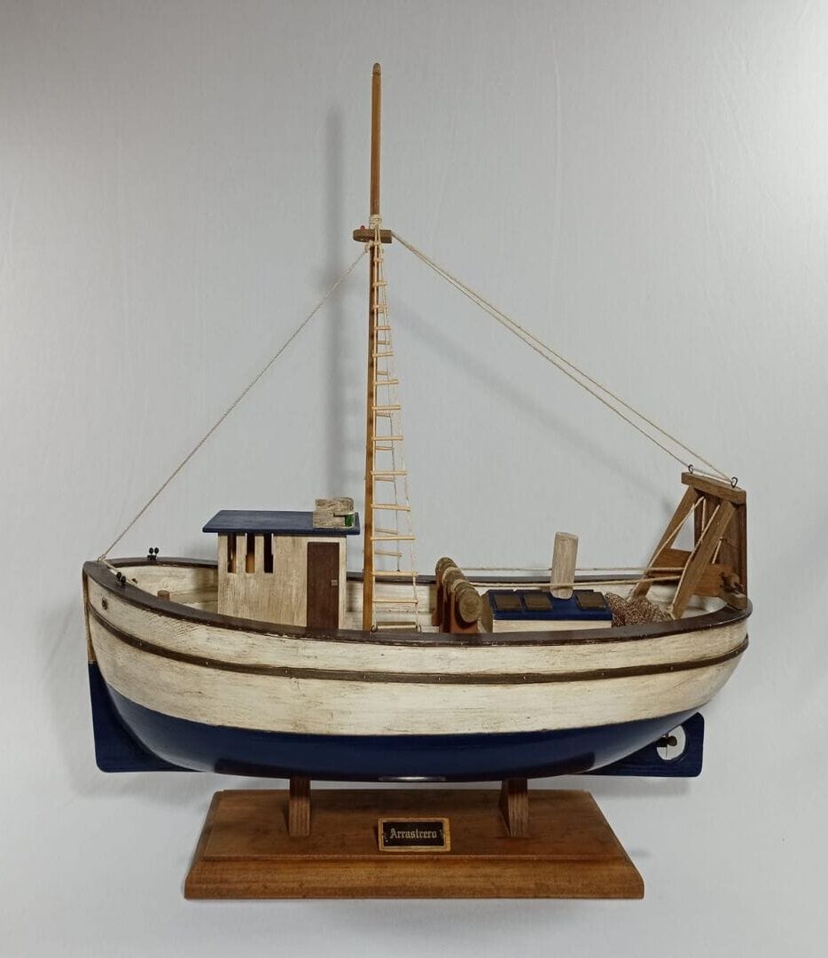 replica barco arrastrero de pesca