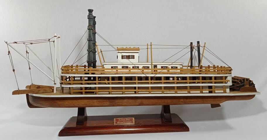 replica barco a vapor de paletas reina del Mississippi